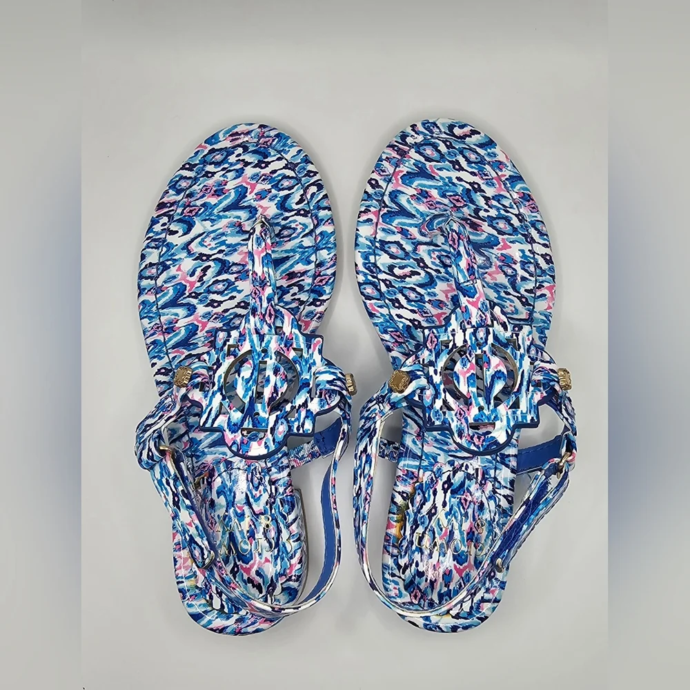 NWOT Crown And Ivy Girls Wylie Thong Sandals Size 12 Blue & Pink Paisley Print